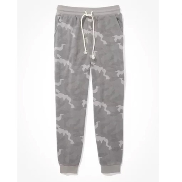 Matching American Eagle Camo Sweatshirt and Sweatpants - Picture 5 of 12